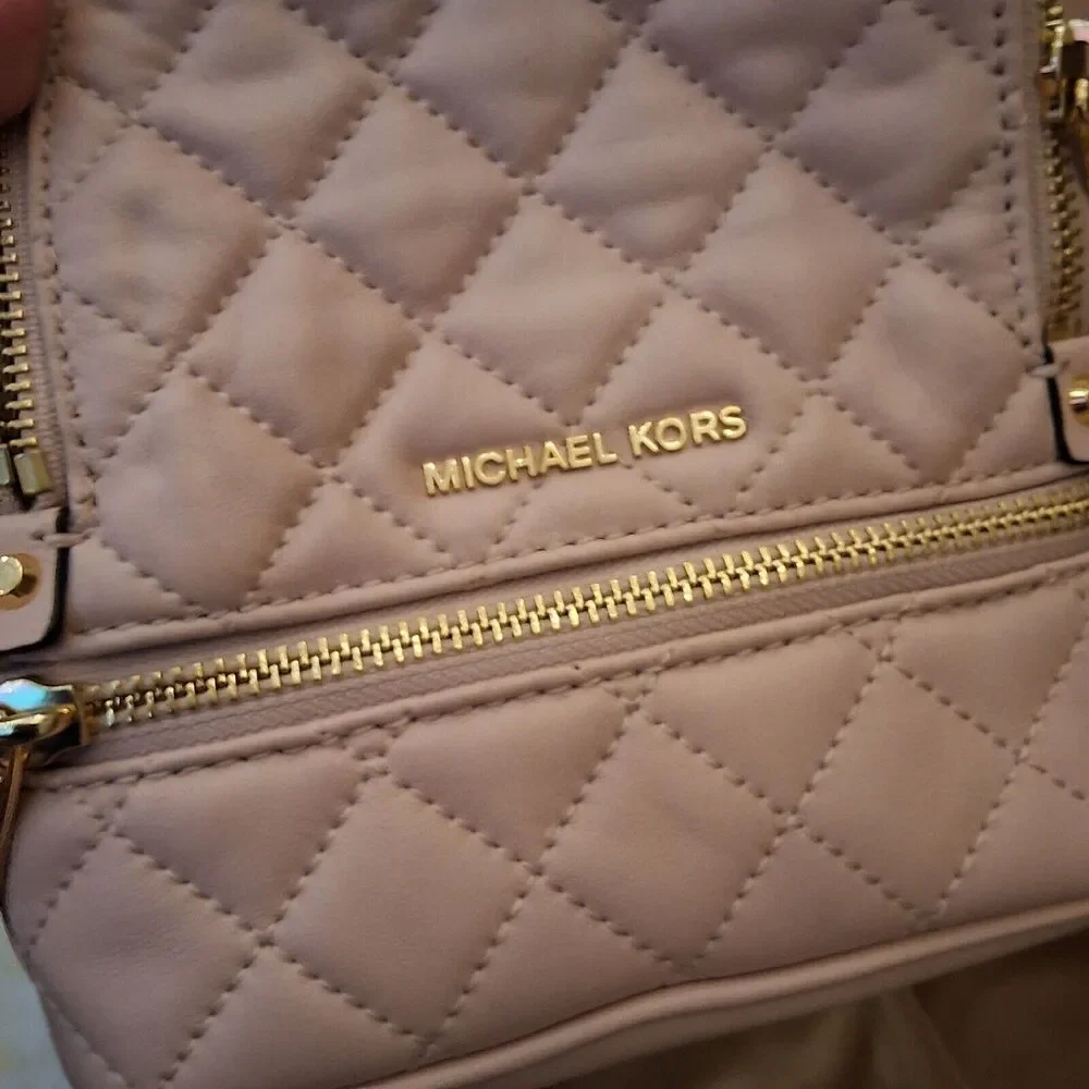 MICHAEL KORS RHEA ZIP XS MESSENSGER BACKPACK QUILT IN BLOSSOM PINK DETACH‎ STRAP